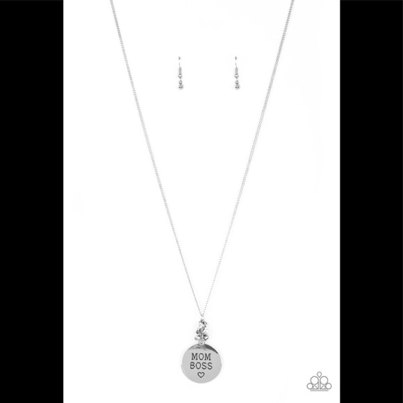 ✨3 for $10✨ Silver “mom” necklace